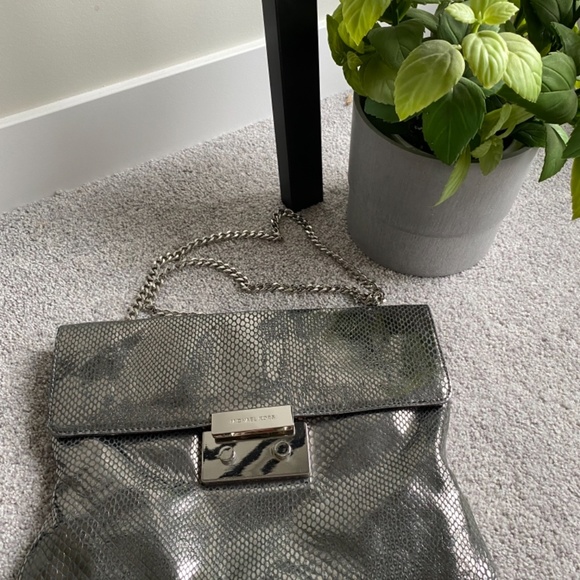 Michael Kors purse - Picture 2 of 6